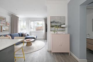 Stylish and Central 2 Bedroom Apartment in Cape Town - 1