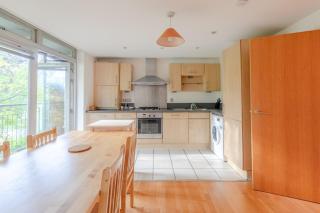 Spacious 2 Bedroom Apartment Near White City - Londres - 2