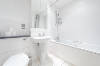 Spacious 2 Bedroom Apartment Near White City - Londres - 4