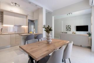 Warm Athenian 2BR Apartment by Acropolis Hill by UPSTREET - Athens - 2