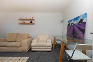 Homely 1 Bedroom Apartment in Beckton With Parking - Londra - 5