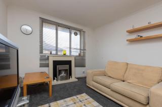 Homely 1 Bedroom Apartment in Beckton With Parking - Londra - 4