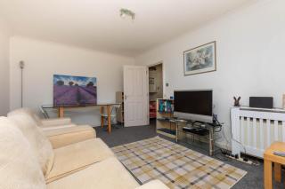 Homely 1 Bedroom Apartment in Beckton With Parking - Londra - 6