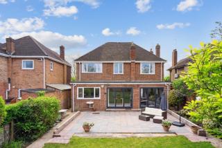 Luxury four bedroom home with large garden - Slough - 7