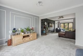 Luxury four bedroom home with large garden - Slough - 3