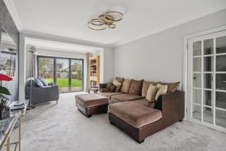 Luxury four bedroom home with large garden - Slough - 1