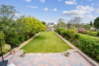 Luxury four bedroom home with large garden - Slough - 5