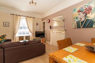 Charming 2BD Flat 10 Minutes to Edinburgh Castle - Edimburgo - 9