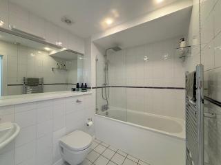 Contemporary 2BD Flat w Private Garden Shoreditch - 1