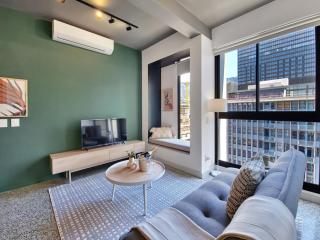 9th floor views, couples dream- wifi-pool - Cape Town - 6