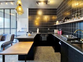 9th floor views, couples dream- wifi-pool - Cape Town - 3
