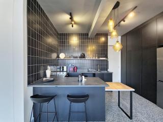 9th floor views, couples dream- wifi-pool - 1