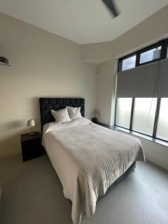 Sleek & Central 1BD Flat - Battersea Park - London - 2