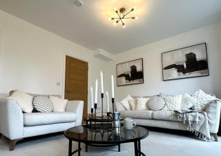 Heathrow Home - Sleeps 6 - Free Parking - Stanwell - 0