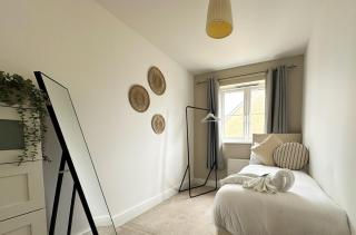 Heathrow Home - Sleeps 6 - Free Parking - Stanwell - 8