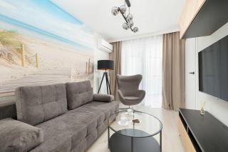 Seaside Apartment with Parking, Air Conditioning and Elevator Close to the Beach by Noclegi Renters - 4