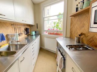 Quaint 1BD Flat Private Balcony West Kensington - Londra - 7