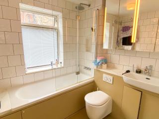 Quaint 1BD Flat Private Balcony West Kensington - Londra - 2