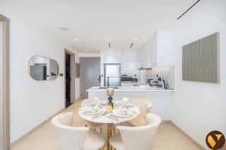 Vogue JVC Binghatti Corner near Circle Mall, One Bedroom Apartment with Balcony and City View, Access to all Amenities - 1