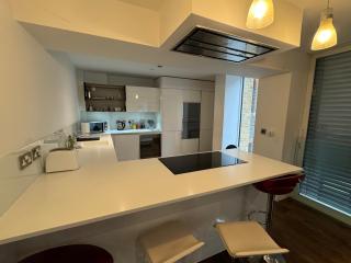 Beautiful Newly Renovated 2 Bed Apartment in Bank - London - 3