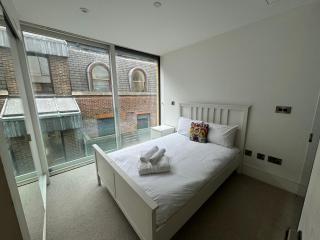 Beautiful Newly Renovated 2 Bed Apartment in Bank - London - 1