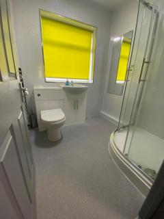 15 on Hill Crescent, 6 en-suite bedrooms, Sleeps 12 - Skegby - 5