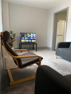 15 on Hill Crescent, 6 en-suite bedrooms, Sleeps 12 - Skegby - 4