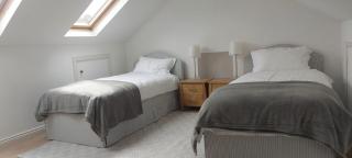 Bright Open Airy Living in Dublin 14 - Dundrum - 0