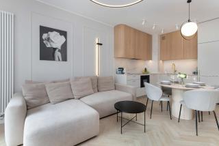 Elegant and Spacious Apartment with Parking & Gym by Renters Prestige - Danzig - 0