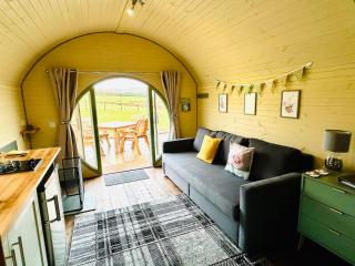 Rose Glamping Pod with Hot Tub - Balminnoch - 9
