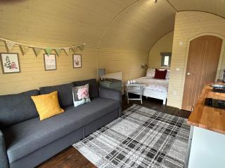 Rose Glamping Pod with Hot Tub - Balminnoch - 4
