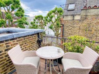 Quaint 1BD Flat Private Balcony West Kensington - Londra - 1
