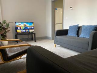 15 on Hill Crescent, 6 en-suite bedrooms, Sleeps 12 - Skegby - 8