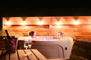 Rose Glamping Pod with Hot Tub - Balminnoch - 1