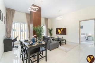 Vogue Spacious Two Bedroom in Pulse Smart Residence JVC with Balcony and access to rooftop swimming pool - 3