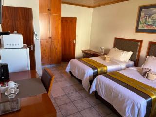 Hotel Pension Steiner - Windhoek - 3