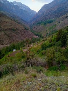 Jumaboy Guesthouse - Transport, Rooms & Hiking Tours - 4