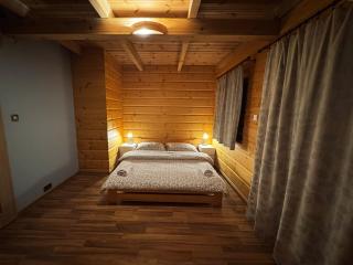 Chata Wilka Bieszczady - Całoroczny dom z bali z 3 sypialniami i balią - 8