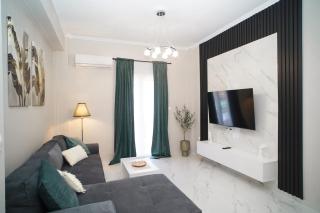 Elarion Elegant Port Apartment - 0