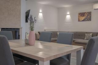 Poolside Holiday House - Labin - 9