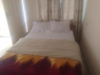 Royal Treat Hotel - - 4