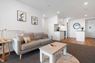 Brand New 2BR Retreat Sea View Free Parking - Auckland - 2