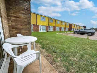 8 Berth Chalet To Hire At Bermuda Holiday Park Nearby Hemsby Beach Ref 18127B - Hemsby - 4