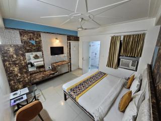 A Family Hotel Oppera Near IGI Airport - New Delhi - 5