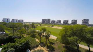 AWS Holiday Homes - Charming stay near Golf Course - 1