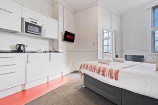 Stylish, cosy Studio with Parking in Town - Dudley - 6