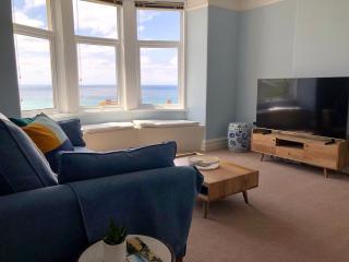 Spacious flat - fabulous sea views & walk to beach - Woolacombe - 0