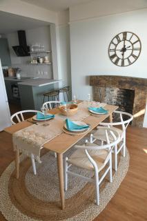 Spacious flat - fabulous sea views & walk to beach - 3