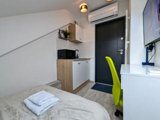 Tiny Studio w Detached Bath - Zagreb - 8