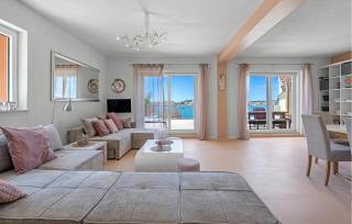 2 Bedroom Nice Apartment In Brodarica - 8
